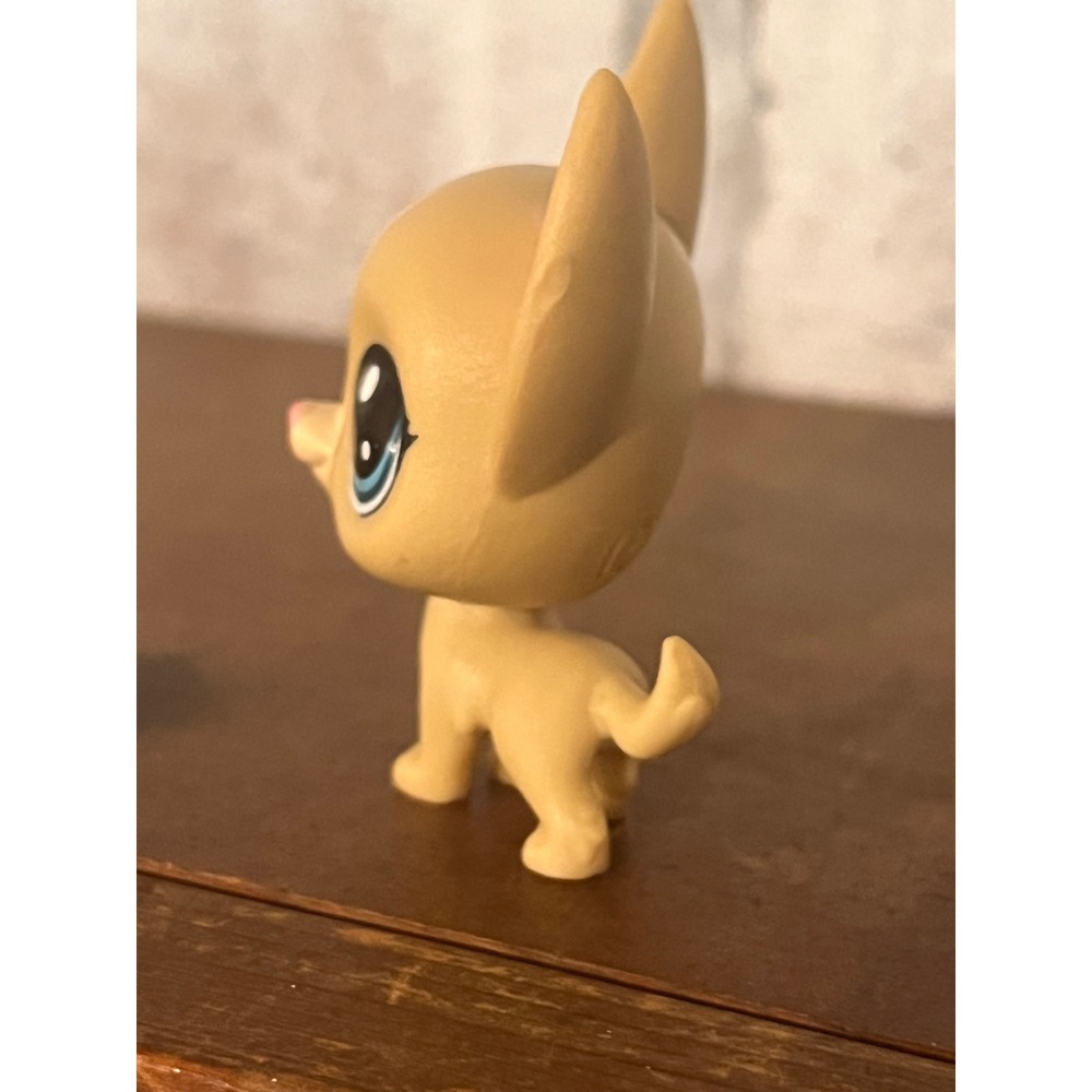 Hasbro Littlest Pet Shop LPS Tan Beige Chihuahua #92 Poco La Playa Puppy Dog - Picture 2 of 5